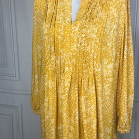 Yellow floral dress 🖤 - Picture 3 of 12